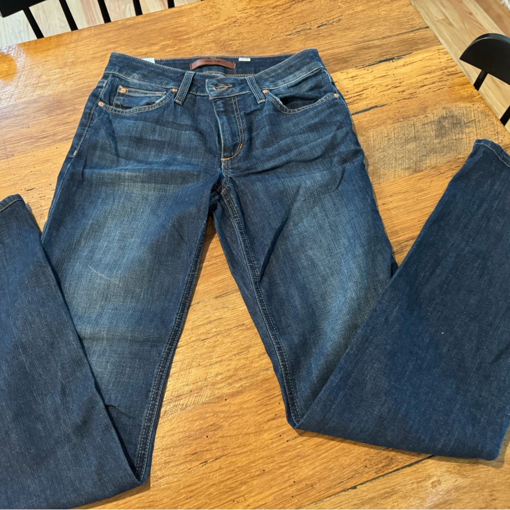 Joe’s The Honey Curvy Bootcut in Flawless.  Like new condition.No flaws.Size 26.